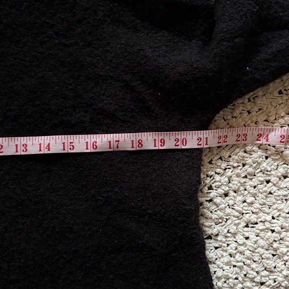 🍂 Old Navy Cozy Oversized Boucle Sweater in Black Jack 🍂 - Picture 4 of 7